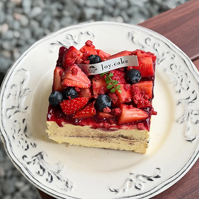 FRESH STRAWBERRIES, BLUEBERRIES & CLASSIC TIRAMISU RICHNESS